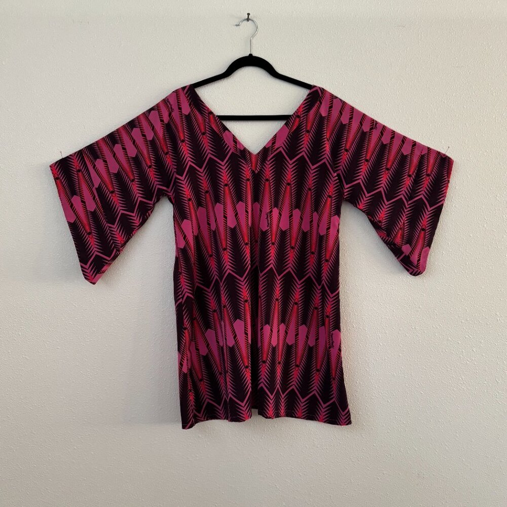Manuheali'i Dress Sz Medium. Black and fuchsia tribal print.  Malie The Sea